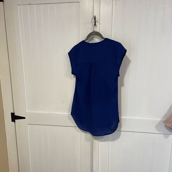 DR2 blue short sleeve top size PXS. Top is silky and feels great on! - Picture 4 of 4